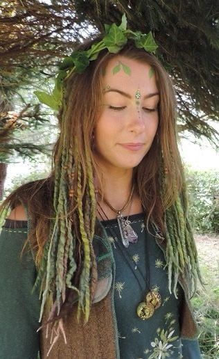 Green Hair Halloween Costumes, Fairy Dreads, Felt Dreadlocks, Cute Green Hair, Green Dreadlocks, Forest Pixie, Green Dreads, Hippie Dreads, Dreadlock Hair