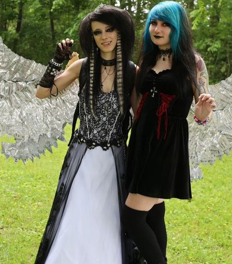 Emo Prom Outfits, Scene Prom Dress, Emo Prom Dresses, Emo Prom, Queer Prom, Emo People, Scene Dress, Junior Prom, Jr Prom