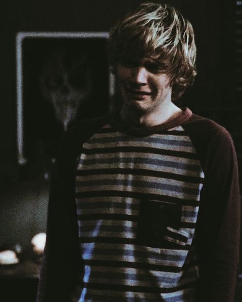 Tate Langdon Cute, Tate Langdon Style, Tate Langdon Crying, Evan Peters Crying, Tate Langdon Aesthetic Icon, American Horror Story Season 1, Tate Ahs, Shameless Show, Violet Harmon