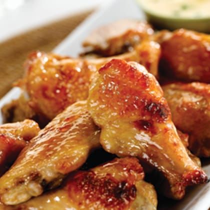 Grilled Chicken Drumsticks with Pineapple Sriracha Glaze - Sanderson Farms Sweet And Sour Chicken Wings Recipe, Sweet And Sour Chicken Wings, Baked Hot Wings, Barbecue Chicken Wings, Honey Chipotle Chicken, Farm Recipes, Sweet And Sour Chicken, Honey Chipotle, Honey Garlic Sauce