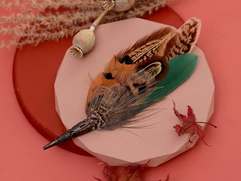 Natural Pheasant Feather Lapel Pin / Hat Pin Duck Wing, Feather Boutonniere, Pin Hat, Pheasant Feather, Pheasant Feathers, Feather Hat, Game Birds, Metal Vase, Hat Pin