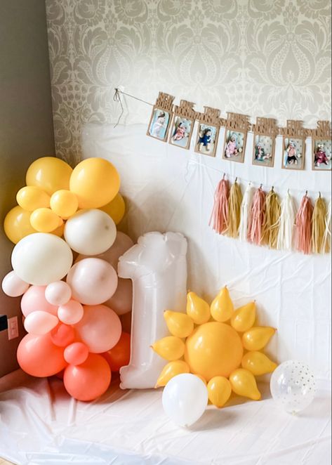 Sun Birthday Party Theme, Neutral Cake Smash, Gender Neutral Cake, Sunshine Birthday Cakes, Neutral Cake, Sunshine Birthday Theme, Sun Birthday Party, Sun Cake, Sunshine First Birthday