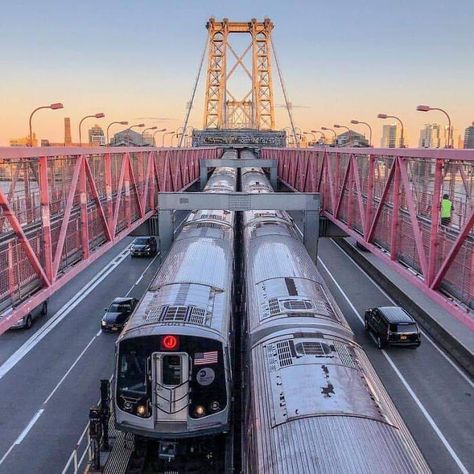 Williamsburg Bridge Nyc, Subway Architecture, Down By Law, Metro Nyc, Mta Subway, Vintage Cape Cod, City Transportation, Ny Subway, Williamsburg Bridge