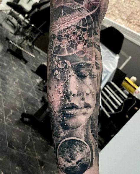 Тату мастер Tony Mancia | Atlanta, США | iNKPPL|#tattoo #handtattoo #tattoos #tattooartist 1137 Underarm Tattoo, Brain Tattoo, Surreal Tattoo, Atlanta Usa, Upper Arm Tattoos, Spooky Tattoos, Spiritual Tattoos, Best Tattoo Designs, Realism Tattoo