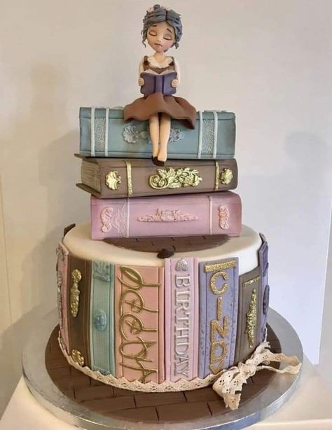 Graduation Cake With Books, Birthday Cakes Book Theme, Fancy Graduation Cakes, Amazing Birthday Cakes For Women, Birthday Cake For Sister Ideas, Teacher Theme Cake, Cake Book Design Ideas, Book Cake Ideas Birthday, Book Birthday Cake