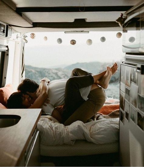 308 Pics From 'Project Van Life' Instagram That Will Make You Wanna Quit Your Job And Travel The World Quitting Job, Van Living, Life Decisions, Photo Couple, Paros, Future Life, Two People, Couple Aesthetic, Hopeless Romantic