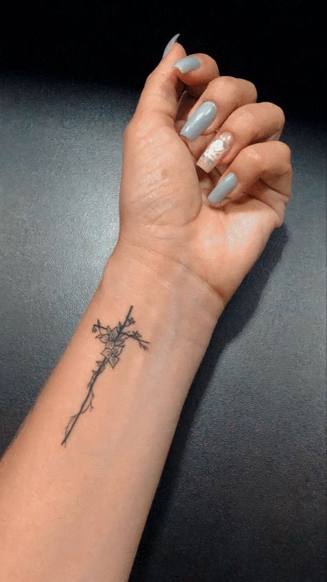 Simple Arm Tattoos, Basic Tattoos, Cross Tattoos For Women, Pretty Hand Tattoos, Small Pretty Tattoos, Tattoos For Black Skin, Dope Tattoos For Women, Wrist Tattoos For Women, Small Hand Tattoos