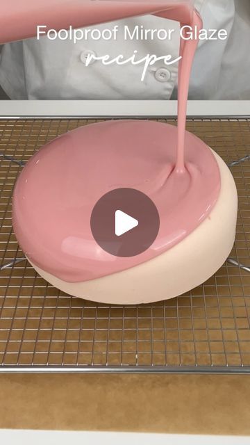 White Chocolate Mirror Glaze Recipe, Glossy Cake Glaze, Dessert Glaze Recipe, How To Make Glaze Icing, Black Mirror Glaze Cake, Mirror Glaze Icing, Pink Glaze Recipe, Easy Mirror Glaze Recipe, White Glaze Recipe