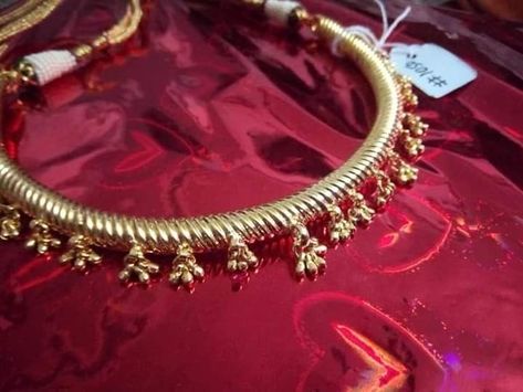 Rajputi Hasli Design, Gold Jwellary, Rajput Jewellery, Baby Jewelry Gold, Silver Anklets Designs, Gold Necklace Wedding, Rajputi Jewellery, Antique Gold Jewelry Indian, Anklet Designs