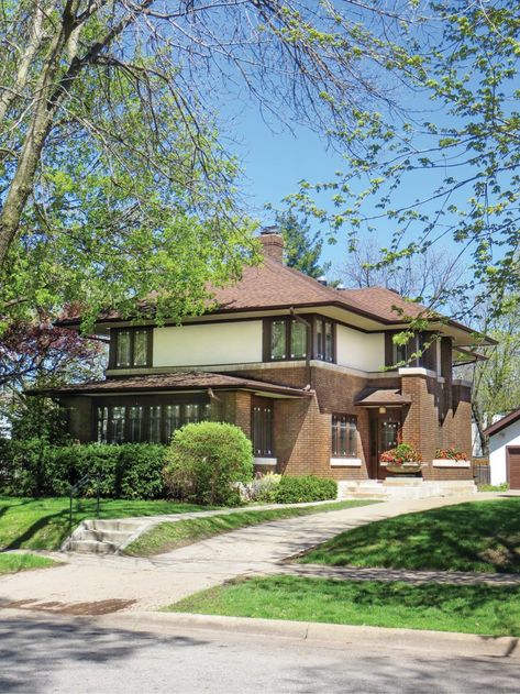 Prairie School House, Prairie Architecture, 1915 House, Prairie Style Architecture, Master Bath Suite, House Journal, Prairie School, Prairie House, Prairie Home