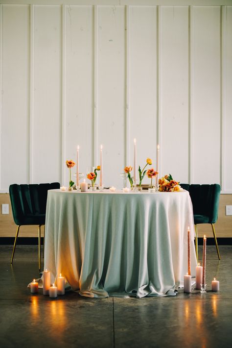 Sweetheart Table Simple Decor, Small Sweetheart Table, Him And Her Wedding Table, Sweetheart Table Minimalist, Minimal Sweetheart Table Wedding, Round Sweetheart Table, Colorful Sweetheart Table, Wildflower Wedding Head Table, Ceremony Table