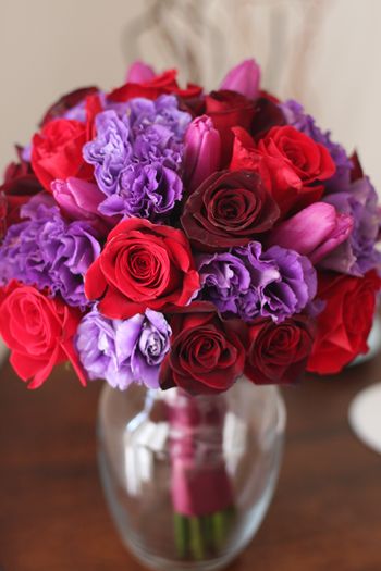 Carnation Wedding Bouquet, Red Purple Wedding, Carnation Wedding, Renew Vows, Purple Carnations, Halloween Tablescape, Red Rose Bouquet, Rose Violette, Rose Wedding Bouquet