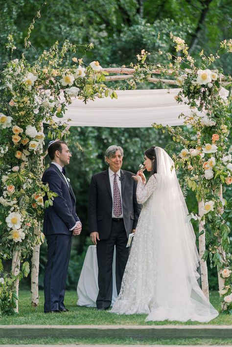 Chuppah Flowers, Wedding Chuppah, Jewish Wedding Ceremony, Spring Garden Party, Indoor Wedding Ceremonies, Wedding Planning Decor, Ceremony Design, Wedding Ceremony Flowers, Spring Pastels