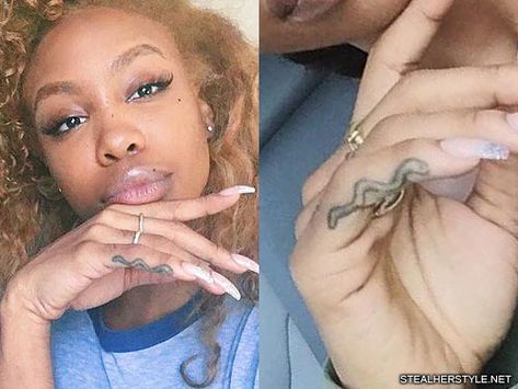 SZA's 7 Tattoos & Meanings | Steal Her Style Sza Singer, 7 Tattoo, Tattoos Infinity, Tattoos Mandala, Inspiration Tattoo, Steal Her Style, Tattoos Geometric, Tattoos Skull, Clothes Outfits