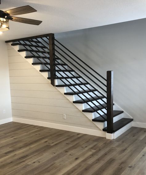 Stair Banister Ideas Modern, Basement Staircase Railing, Iron Rod Staircase, Indoor Staircase Railings, Metal Handrails For Stairs Indoor, Step Railing Ideas Indoor, Iron Hand Rails For Stairs, Staircase Iron Railing, Simple Stair Railings