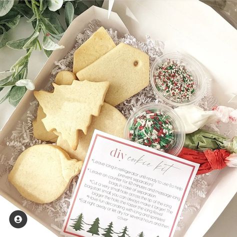 Christmas Baking Packaging, Christmas Cookie Kits, Cookie Kit Ideas, Bussines Packaging, Winter Class Party, Christmas Cookie House, Cookie Kits, Baking Packaging, Paint Cookies