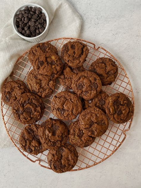 Double Chocolate Peppermint Brownie Cookies - Something Nutritious Peppermint Brownie Cookies, Peppermint Brownie, White Chocolate Macadamia Cookies, Chocolate Peppermint Brownies, Almond Butter Brownies, Macadamia Cookies, Peppermint Brownies, White Chocolate Macadamia, Fudgy Brownie