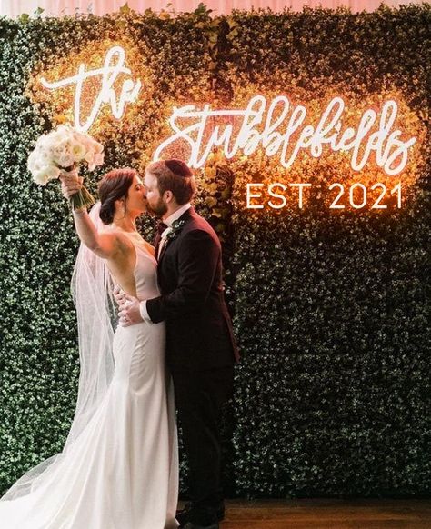 Wedding Ceremony Ideas, Wedding Neon Sign, Wedding Winter, Future Wedding Plans, Neon Wedding, Wedding Goals, Wedding Mood, Wedding Lights, Backyard Wedding