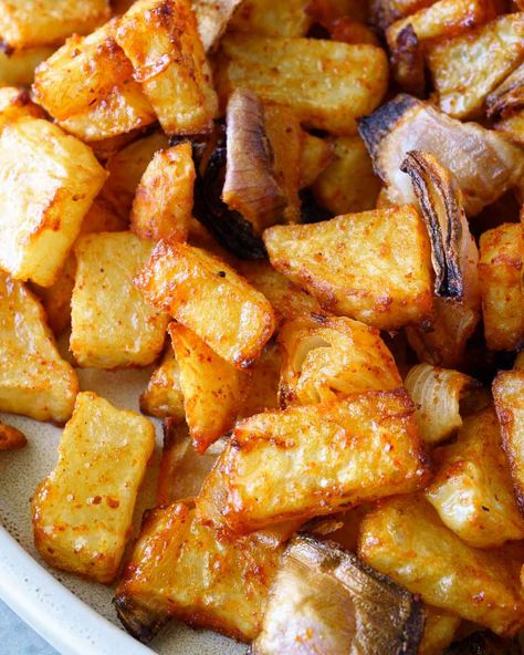 Air fryer potatoes and onions - Quick, easy, crispy potatoes and onions, perfect side for breakfast, lunch, and dinner. Air Fryer Fried Potatoes And Onions, Air Fryer Potatoes And Onions, Potato And Onion Recipes, Frozen Tilapia, Crispy Recipes, Air Fryer Potatoes, Baked Onions, Butter Potatoes, Potatoes And Onions