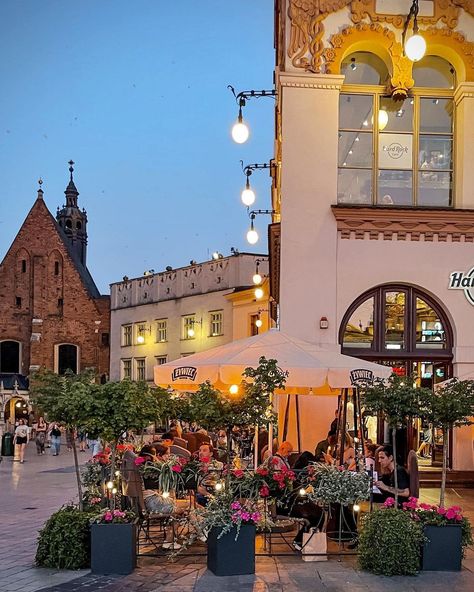 Kraków, Polska | Warm summer evenings are the best Krakow Summer, Summer In Europe, Summer 25, Best Facebook, Summer Evening, Krakow, City Guide, In Summer, Cool Photos