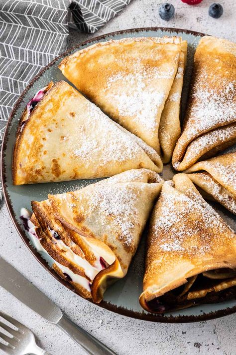 Cream Cheese Crepe Filling, Brunch Recipes Easy, Blueberry Crepes, Dinner Crepes, Easter Brunch Recipes, Sweet Crepes Recipe, Overnight Chia Pudding, Homemade Hollandaise Sauce, Easy Crepe Recipe