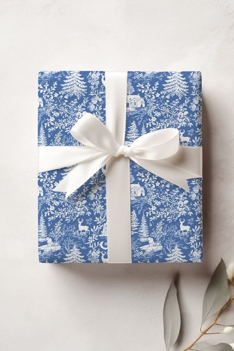 Winter Wrapping Paper, Blue Christmas Presents, Christmas Wrapping Theme Ideas, Wrapping Paper Bags Diy, Rapping Paper, Toile Christmas, Christmas Toile, Blue Wrapping Paper, Silver Christmas Decorations