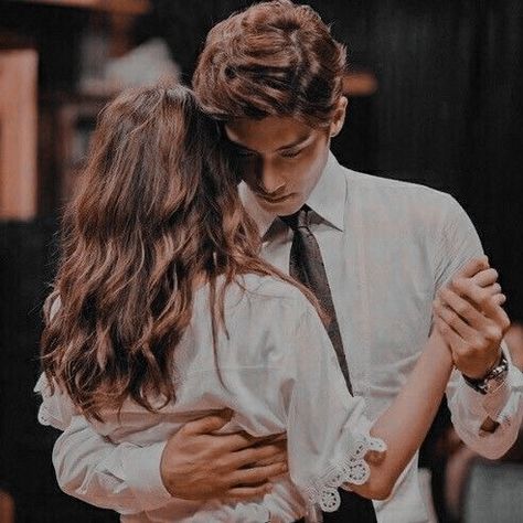 Couple Dancing Aesthetic, Couples Vintage, Shooting Couple, Dance Aesthetic, Vintage Couples, Dancing Aesthetic, Couples Images, Couple Dancing, Photo Couple