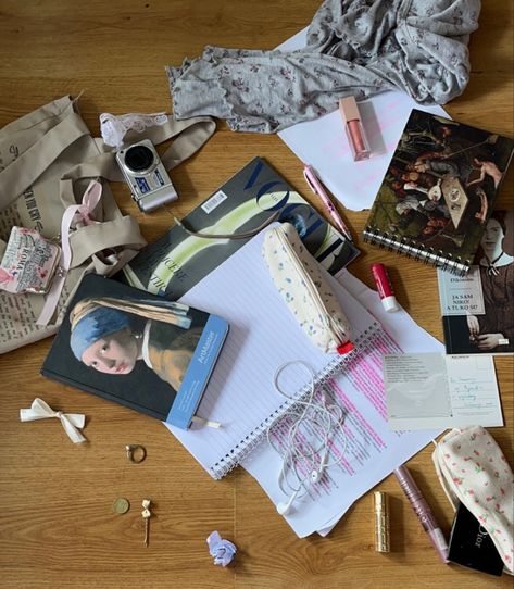 Messy Art, Messy Room, Dance Academy, Rest And Relaxation, Oui Oui, French Girl, Pics Art, Just Girly Things, Up Girl