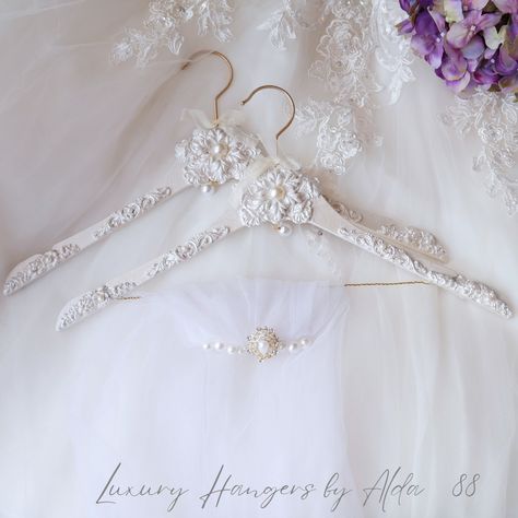 Excited to share the latest addition to my #etsy shop: Veil Hanger, Bridal Hanger, Matching Set, Personalised Wedding Dress Hangers, Custom Name Hangers with Hand Painted Tag, Bridal Shower Gift https://etsy.me/43clpuN #white #classic #weddingdresshanger #bridalhanger Bridesmaid Hangers With Pearls, Diy Wedding Hangers, Customized Hanger Wedding, Personalised Hangers Weddings, Wooden Bridal Hangers, Name Hangers, Bridal Hangers Personalized, Wedding Dress Hangers, Bridal Hangers