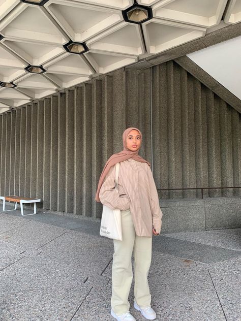 KLIKKK GAMBARRR Fall Outfits For School Hijab, University Hijab Style, Summer Hijabi Outfits Aesthetic, University Outfit For Hijab, University Outfit Ideas Summer Hijab, Modest Hijabi School Outfits, Hijab Fashion Fall, Hijabi University Outfits Summer, Hijab Uni Outfits