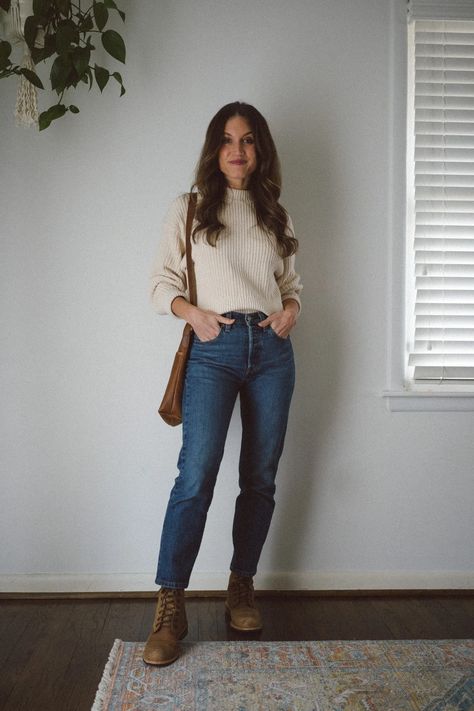 Dark Straight Jeans Outfit, Feminine Jeans Outfit, Winter Mom Jeans Outfit, Classic Feminine Outfits, Winter 2025 Outfits, Straight Jeans Outfit Winter, Business Casual Outfits For Women Winter, Modest Mom Outfits, Dark Wash Jeans Outfit