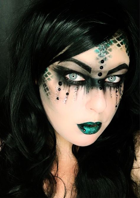 Siren of the Sea Mermaid Fantasy Makeup Dark Fairy Makeup Ideas, Mermaid Fantasy Makeup, Dark Mermaid Makeup, Fairy Makeup Ideas, Dark Fairy Makeup, Sea Witch Costume, Siren Makeup, Mermaid Makeup Halloween, Evil Mermaids