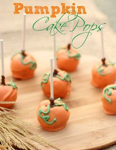 Pumpkin Cake Pops that would look cute scattered across the Thanksgiving table. Pumpkin Patch Cake, Pumpkin Cake Pops, Baking Lessons, Cake Ball, Halloween Cake Pops, Thanksgiving Cakes, Thanksgiving Treats, Fall Cakes, Cake Balls