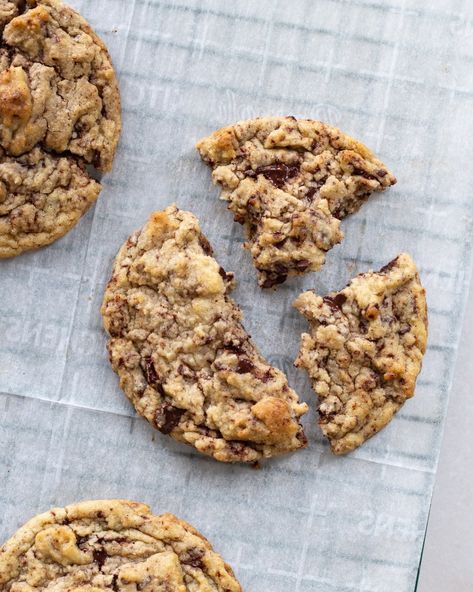 Tiramisu Cookies - Justine Doiron Dog Packaging, Healthy Protein Desserts, Justine Doiron, Tiramisu Cookies, Double Chocolate Cookies, Big Cookie, Baked Goodies, Chocolate Shavings, Italian Desserts