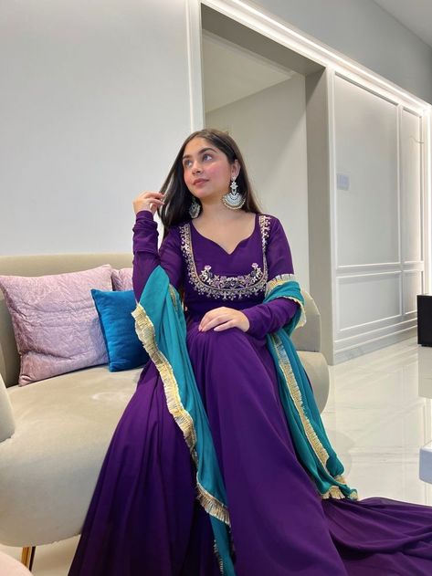 Suit Neck And Back Designs, Purple Colour Suit Design, Purple Suit Design For Women, Purple Combination Outfits Indian, Purple Dress Indian, Purple Suit Women Indian, Purple Colour Combinations, Dress Colour Combination Ideas, Purple Blouse Outfit