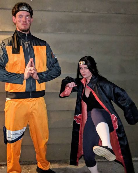 Naruto Couples Costume, Halloween Costumes Naruto, Naruto Couple Costume, Itachi And Naruto, Couple Customes, Naruto Halloween Costumes, Naruto Halloween, Naruto Costumes, Naruto Itachi