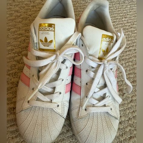 Pink Adidas Superstars Adidas Superstar Gold, Adidas Superstar Pink, Adidas Nmd R1 Black, Adidas Sleek, Nmd Sneakers, Adidas White Sneakers, Adidas Superstars, Adidas Floral, Adidas Zx Flux