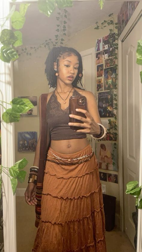 Earth Tone Black Women, Earthy Rnb Aesthetic, Earthy Feminine Style, Lauryn Hill Aesthetic Outfits, Earthy Black Men Aesthetic, Boho Earthy Outfits, Black Earthy Girl, Earthy Cardigan, Earthy Pfp