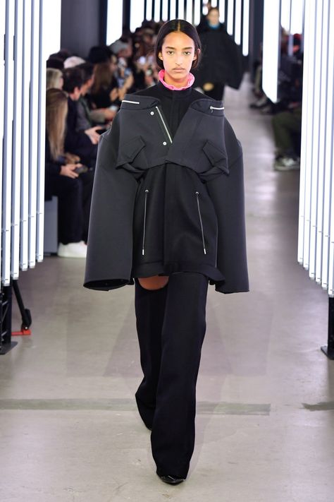 Sacai Spring 2023, Sacai Jacket Women, Sacai Spring 2023 Ready To Wear, Sacai 2024, Sacai Editorial, Show Collection, March 2024, Fall 2024, Fashion Show Collection