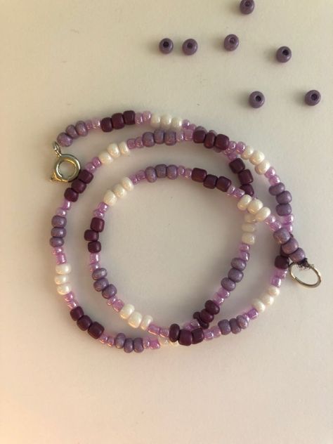 Pulseras Kandi, Simple Beaded Necklaces, Small Bead Bracelet, Diy Jewelry Set, Purple Beaded Bracelets, Bracelets For Boyfriend, Crystal Bead Jewelry, Pretty Jewelry Necklaces, Diy Bracelets Patterns