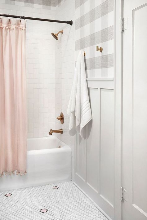 Get This Look: Fixer Upper Lunar Lander House Bathroom #bathroomideas #bathroomremodel #decoratingideas #fixerupper #remodelaholic Joanna Gaines Bathrooms, Joanna Gaines Bathroom Ideas, Bathroom Renovation Diy, Fixer Upper Bathroom, Guest Bathroom Remodel, Bathroom Remodel Tile, Bathroom Top, Trendy Bathroom, Bathroom Floor Tiles