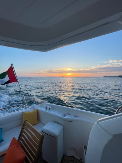 Dubai Yacht, Waves Sunset, Dubai Beach, Dubai Aesthetic, Drama Tv, Drama Tv Shows, Sky Sea, Luxury Lifestyle Dreams, Dubai Travel