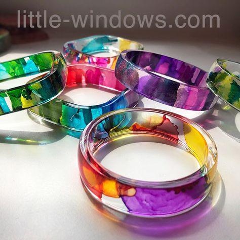 Cast Colorful Alcohol Ink Strips in Resin with little-windows.com – Little Windows Brilliant Resin and Supplies Alcohol Ink Resin Jewelry, Resin Ring Ideas, Alcohol Ink Jewelry, Resin Arts, Nail Polish Pens, Ink Techniques, Amazing Resin, Resin Making, Resin Jewelry Diy