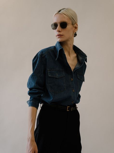 Classic Denim Shirt (Final Sale) - Verafied New York Denim Button Shirt Outfit, Jeans Button Down Shirt Outfit, Black Shirt And Blue Jeans Outfit, Tomboy Chic Outfits Street Style, Dark Denim Shirt Outfit, Denim Shirt And Jeans Outfit, Blue Button Down Outfit, Shirt Denim Outfit, Denim Shirt Styling