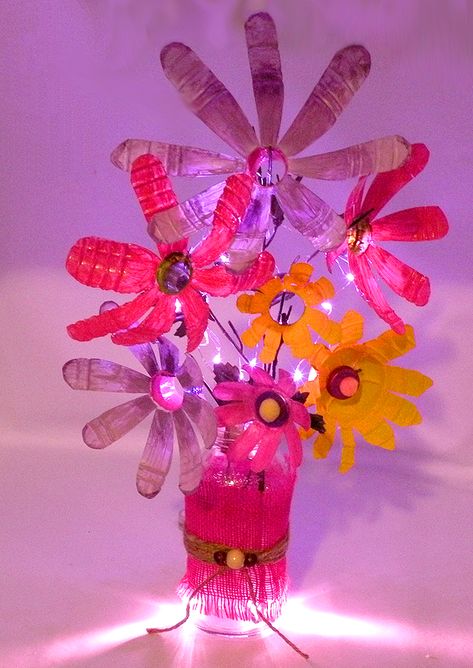 Easy DIY Water Bottle Flowers (Amazing Recycled Craft) Recycled Water Bottle Crafts, Water Bottle Crafts For Kids, Water Bottle Flowers, Bottle Flowers, Whimsical Diy, Water Bottle Crafts, Recycle Water Bottles, How To Make Water, Tree Project