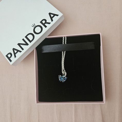 My bf got this for me, its a beautiful butterfly charm necklace from pandora !! Pandora Butterfly Necklace, Pandora Butterfly Charm, Pandora Butterfly, Dream Accessories, Pandora Necklace, Fancy Jewelry, Butterfly Charm, Butterfly Necklace, Locket Necklace