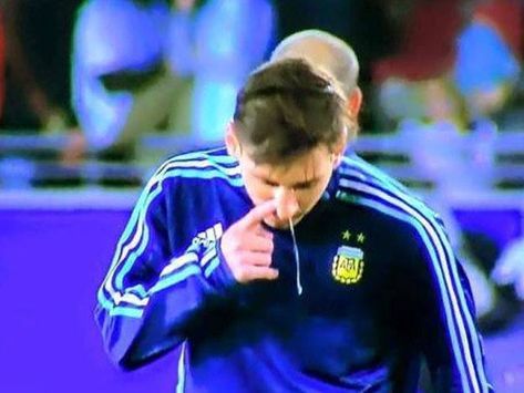 Messi Random, Messi Meme, Messi Icons, Meme Messi, Messi Funny, Funny Football Pictures, Ugly Photos, Comic Book Genres, Lionel Messi Wallpapers