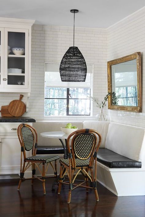 breakfast nook in white kitchen Kitchen Cabinet Design Ideas, Cabinet Design Ideas, Kitchen Cabinet Ideas, Classic White Kitchen, Small Kitchen Storage, Creative Kitchen, Cabinet Ideas, Glass Cabinet Doors, Farmhouse Style Kitchen