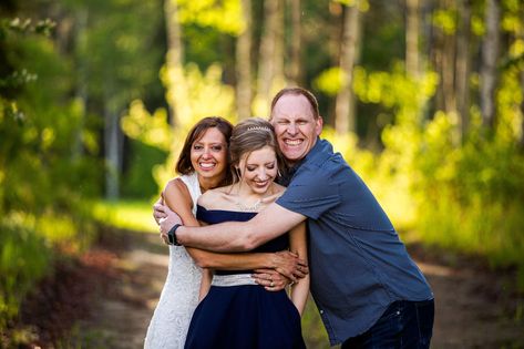 Prom Photoshoot Ideas With Family, Father Daughter Prom Pictures, Prom Photoshoot With Family, Prom Photos With Family, Prom Photography Poses With Family, Grad Photo Ideas With Family, Grad Photoshoot Family, Family Prom Photos, Family Grad Photos