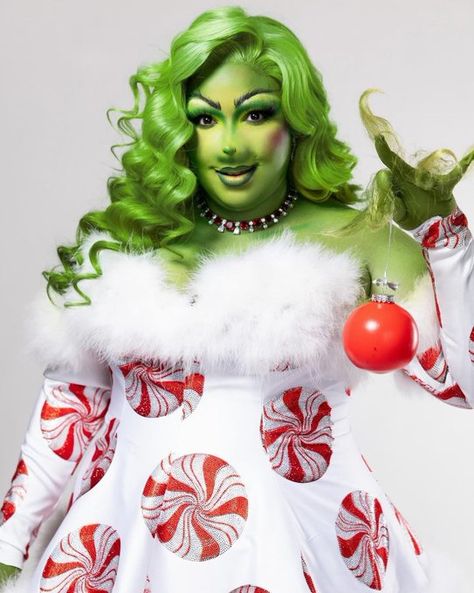 Pop Base on X: "Lizzo dresses up as the Grinch in new photos. https://t.co/NtEfahtf4d" / X Lizzo Dresses, Diy Grinch Costume Women, Grinch Photo Shoot, Who From Whoville Costume, Diy Whoville Costumes, Whoville Costumes, 31 Birthday, Christmas Photoshoot Ideas, Grinch Costumes